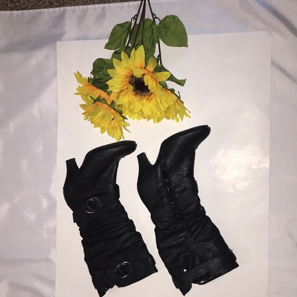 BRINLEY CO EUC Slouchy boots with heel. - Picture 2 of 9